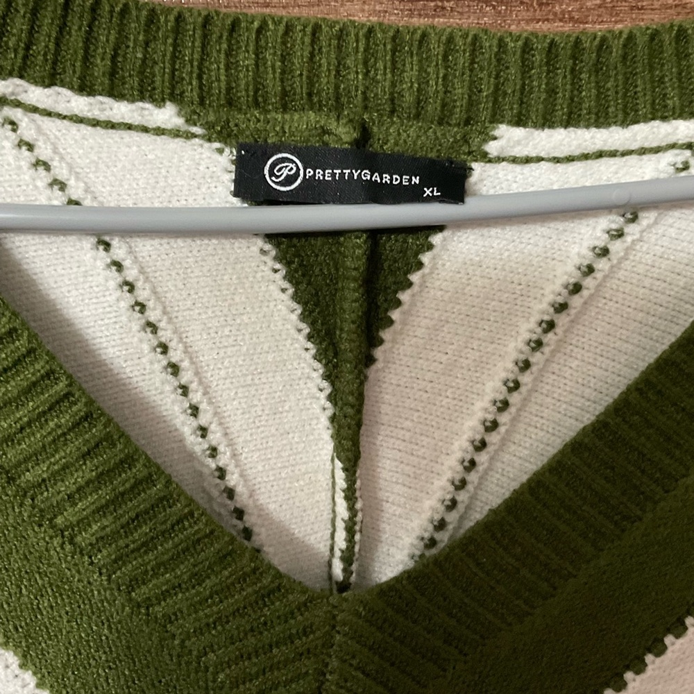 Sweater - Picture 3 of 3